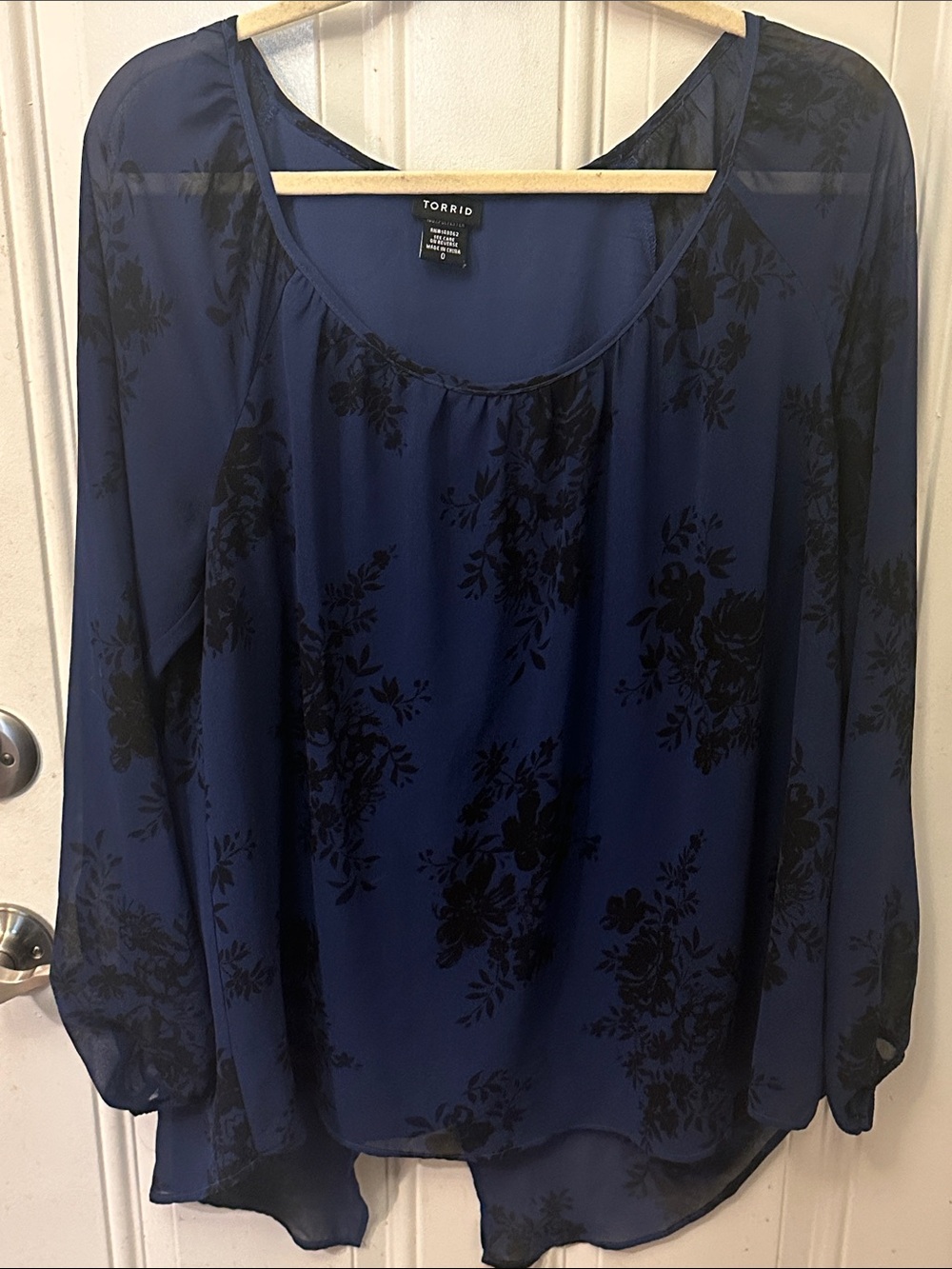 torrid Navy & Black Floral Sheer Sleeve Long Sleeve Blouse Top size 0 plus size